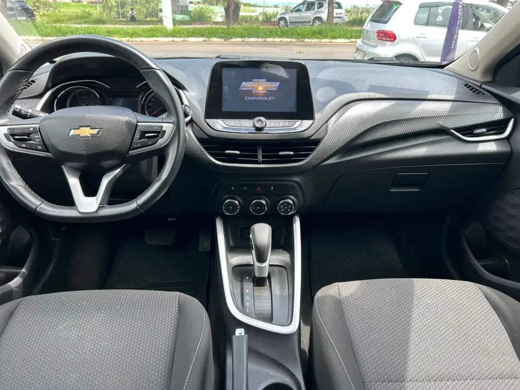CHEVROLET Onix Hatch - Foto