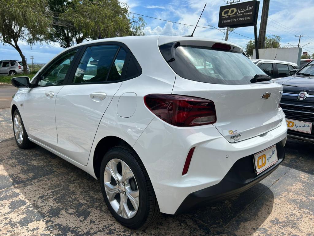 CHEVROLET Onix Hatch - Foto
