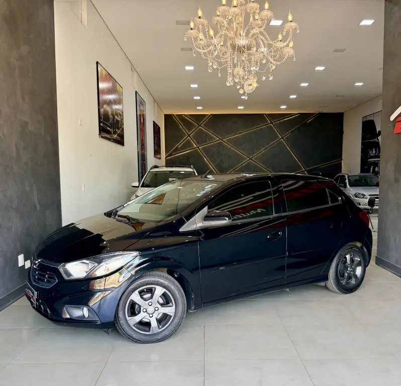 CHEVROLET Onix Hatch - Foto