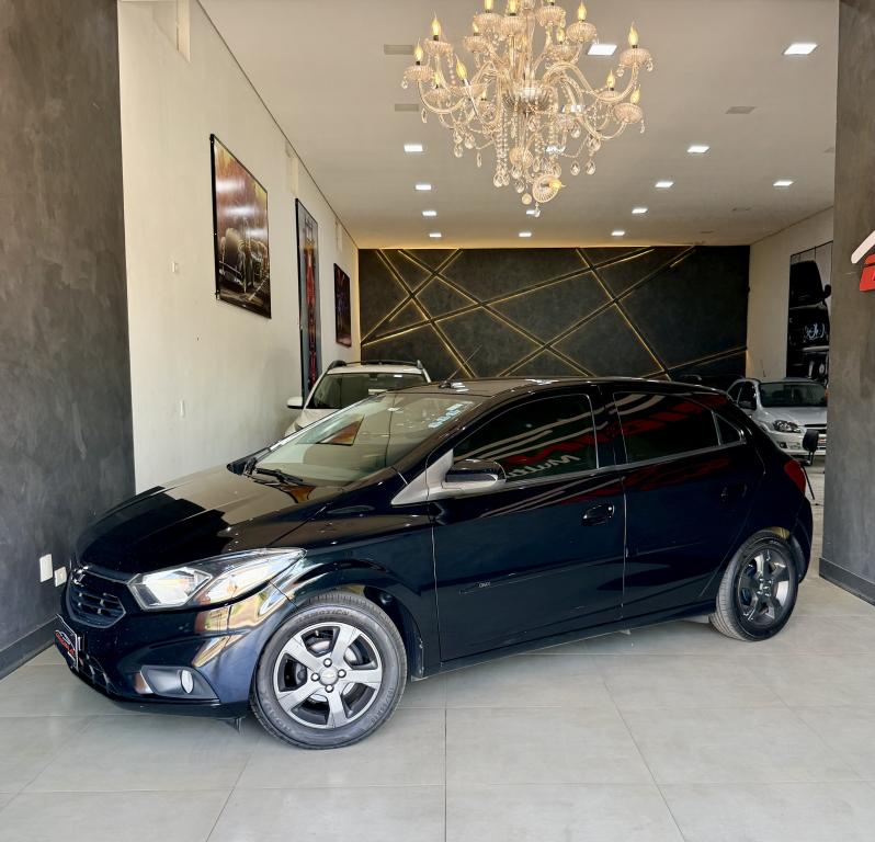 CHEVROLET Onix Hatch - Foto