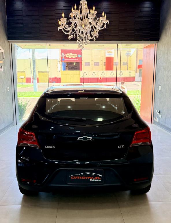 CHEVROLET Onix Hatch - Foto