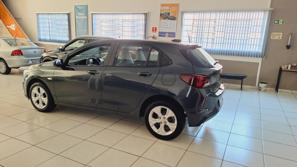CHEVROLET Onix Hatch - Foto