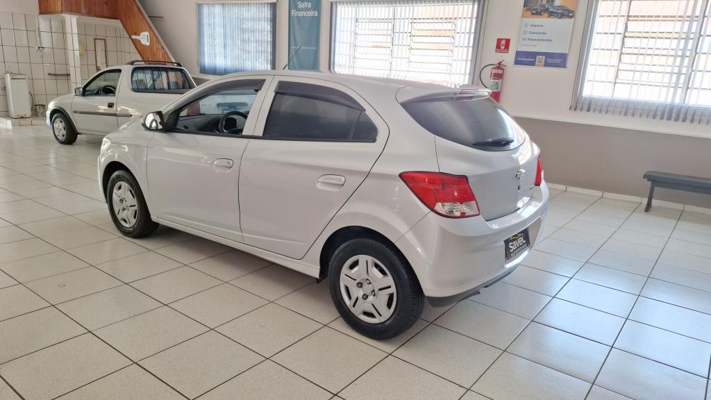 CHEVROLET Onix Hatch - Foto