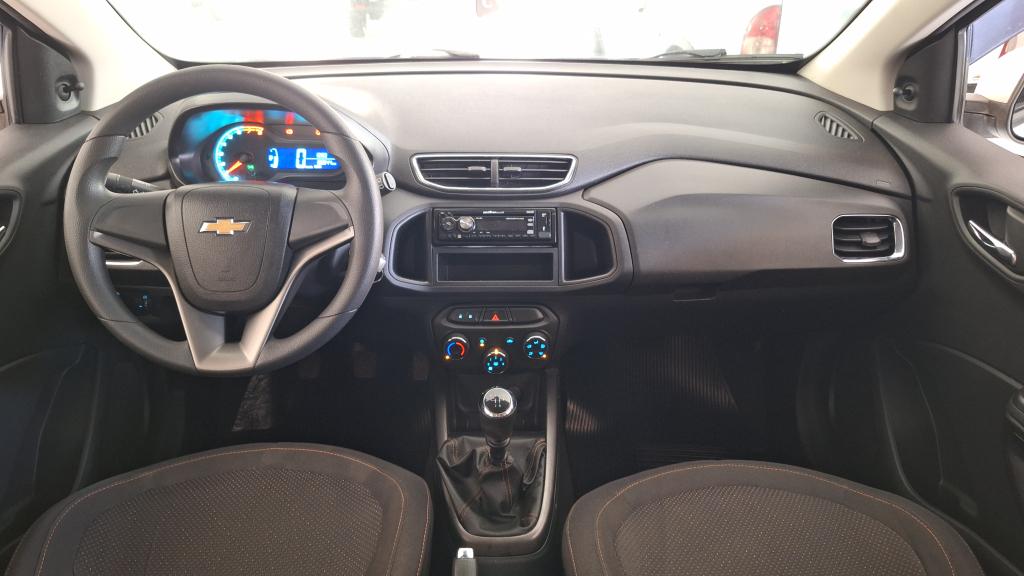 CHEVROLET Onix Hatch - Foto