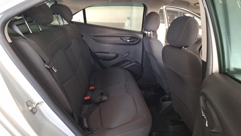 CHEVROLET Onix Hatch - Foto