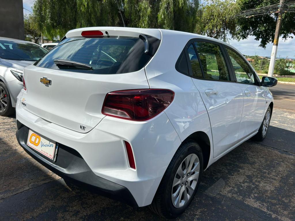 CHEVROLET Onix Hatch - Foto