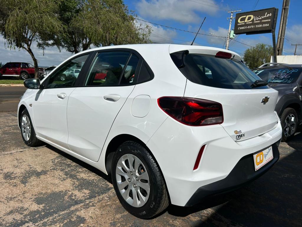 CHEVROLET Onix Hatch - Foto