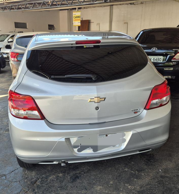 CHEVROLET Onix Hatch - Foto