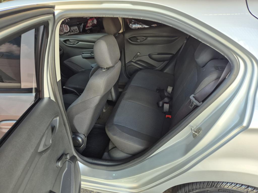 CHEVROLET Onix Hatch - Foto