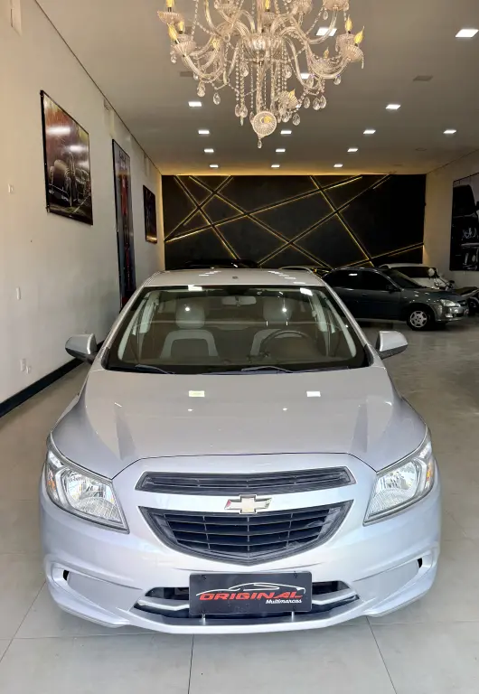 CHEVROLET Onix Hatch - Foto