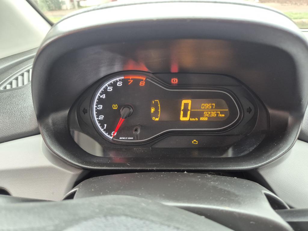 CHEVROLET Onix Hatch - Foto