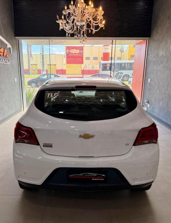 CHEVROLET Onix Hatch - Foto