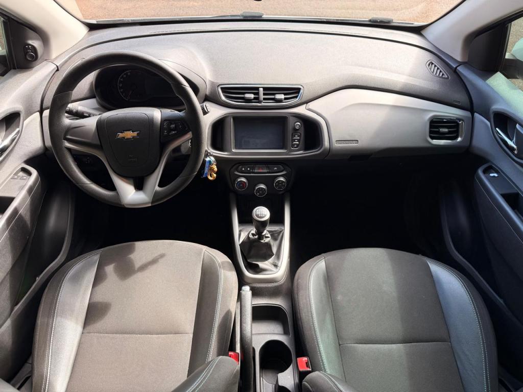 CHEVROLET Onix Hatch - Foto