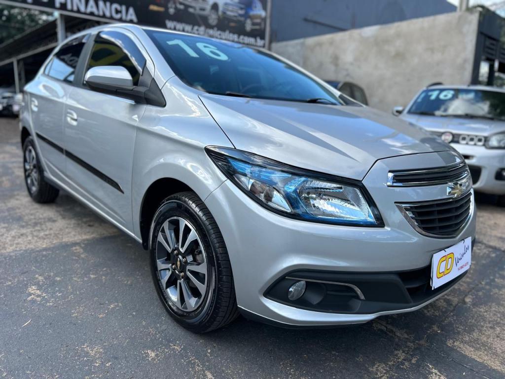 CHEVROLET Onix Hatch - Foto