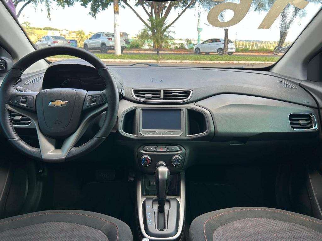 CHEVROLET Onix Hatch - Foto