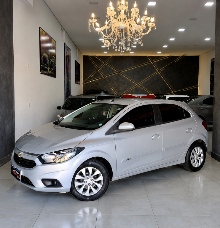 CHEVROLET Onix Hatch - Foto