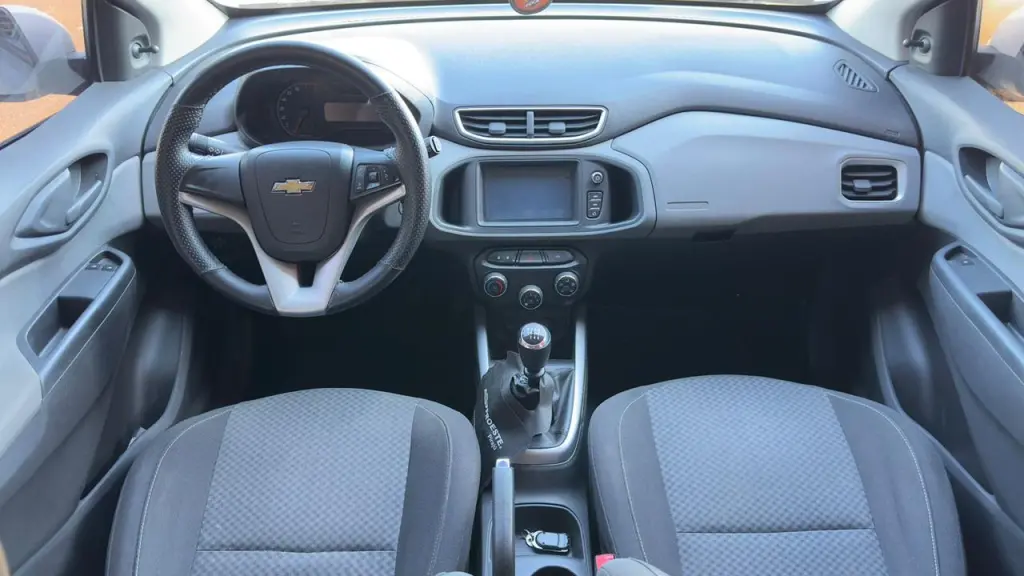 CHEVROLET Onix Hatch - Foto