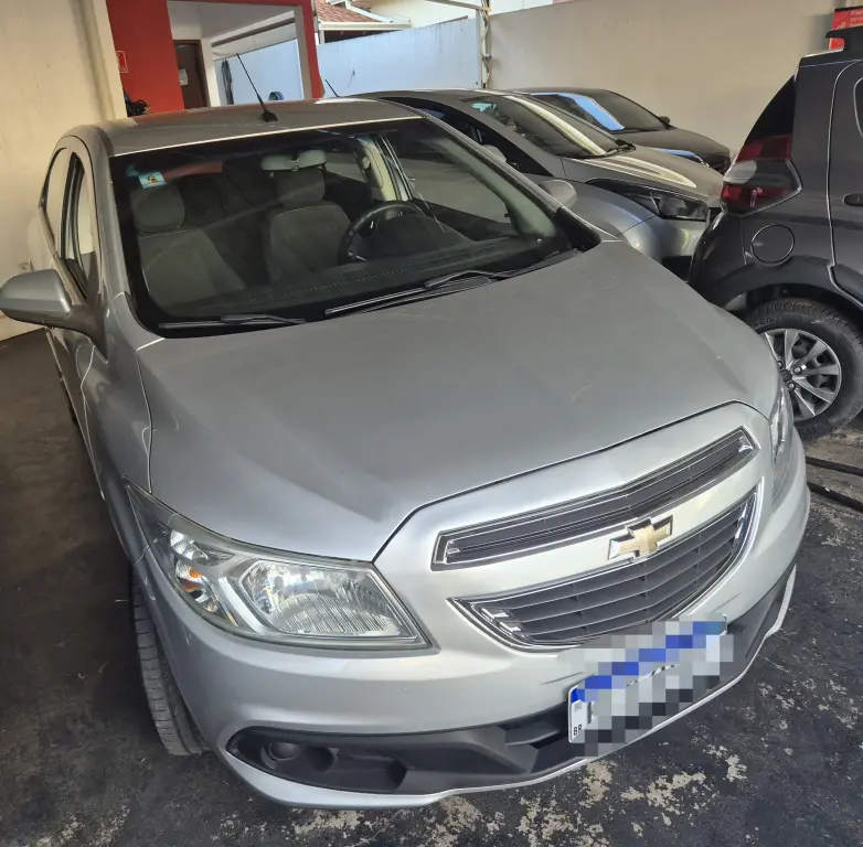 CHEVROLET Onix Hatch - Foto