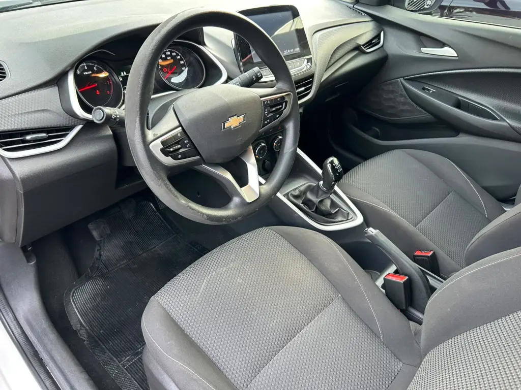 CHEVROLET Onix Hatch - Foto