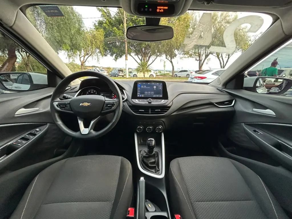 CHEVROLET Onix Hatch - Foto