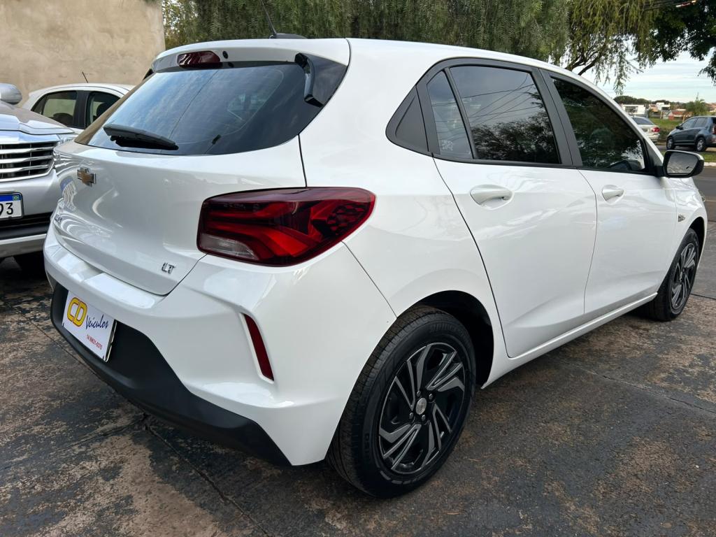 CHEVROLET Onix Hatch - Foto