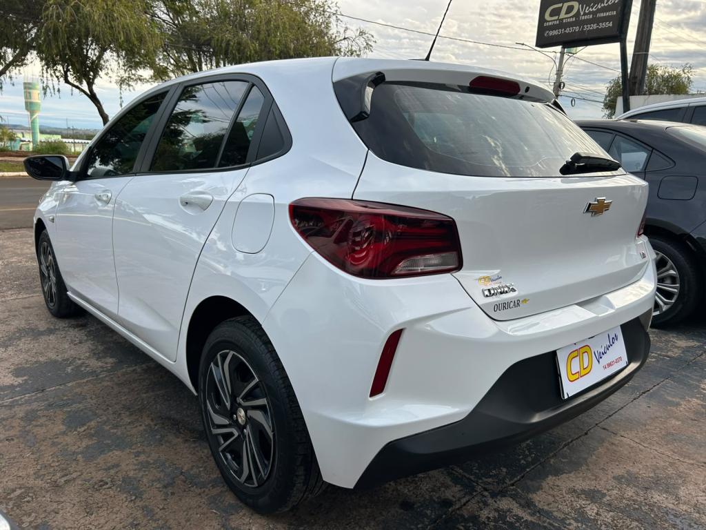 CHEVROLET Onix Hatch - Foto