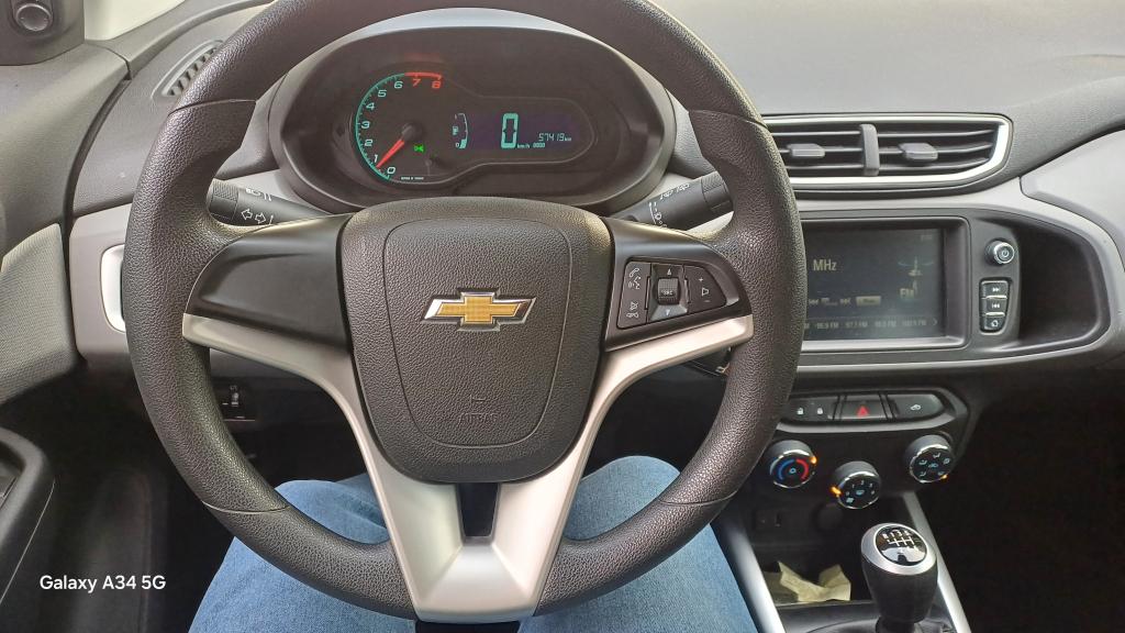 CHEVROLET Onix Hatch - Foto
