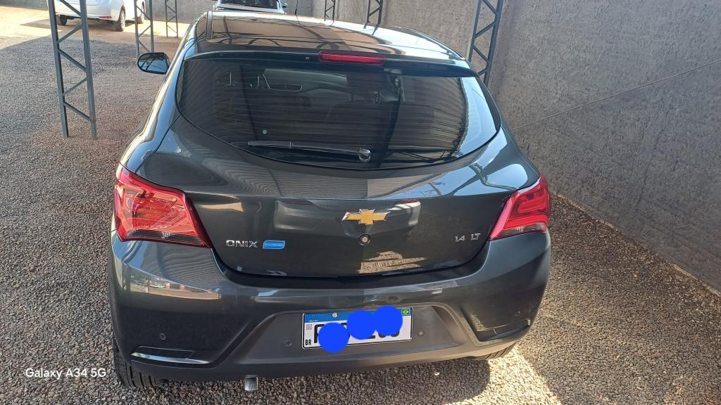 CHEVROLET Onix Hatch - Foto