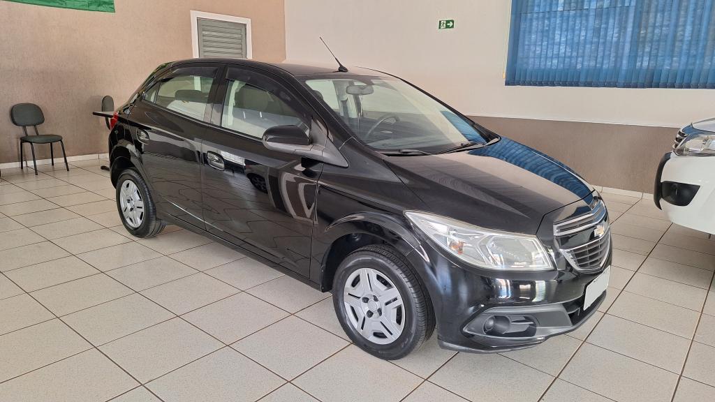 CHEVROLET Onix Hatch - Foto