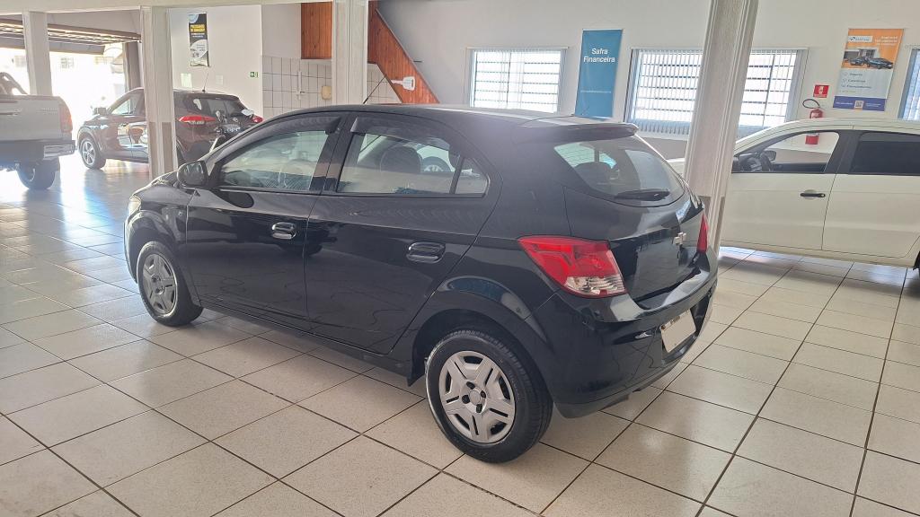CHEVROLET Onix Hatch - Foto