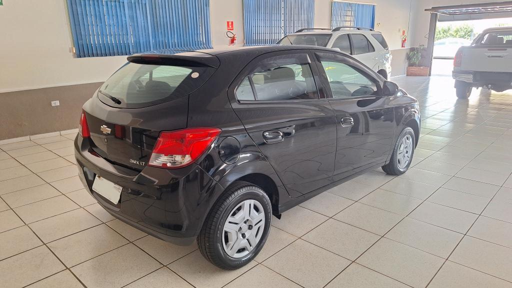CHEVROLET Onix Hatch - Foto