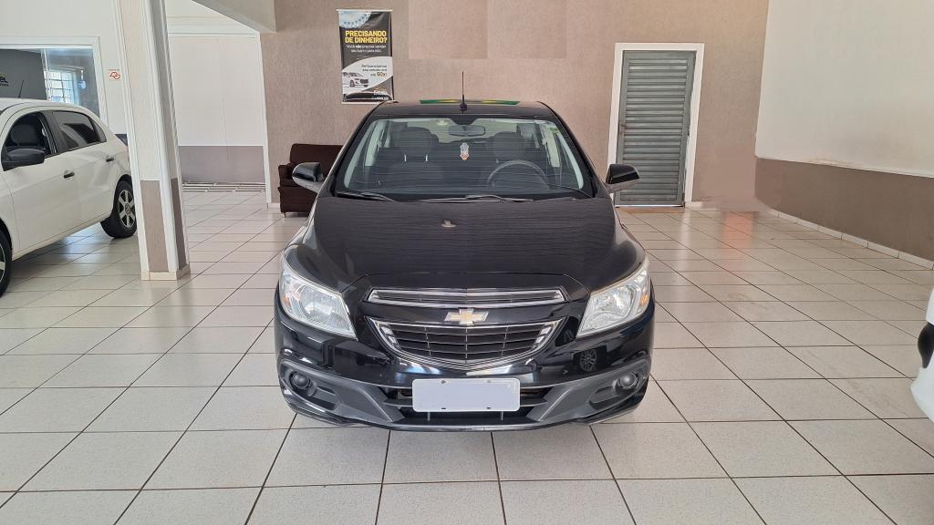 CHEVROLET Onix Hatch - Foto