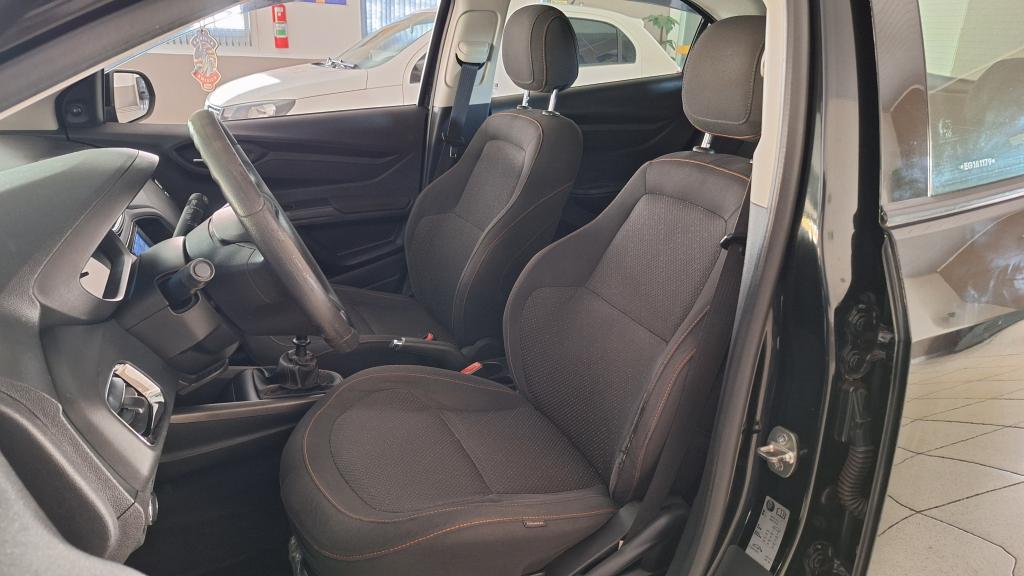 CHEVROLET Onix Hatch - Foto