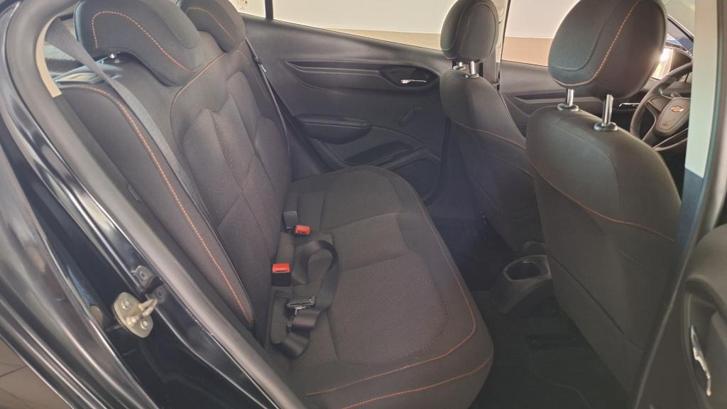 CHEVROLET Onix Hatch - Foto