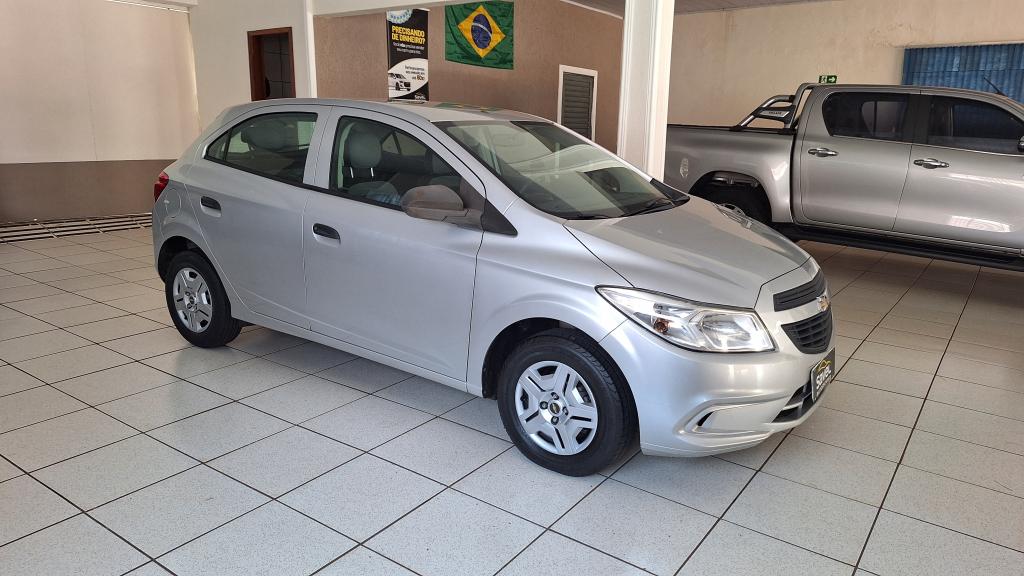 CHEVROLET Onix Hatch - Foto