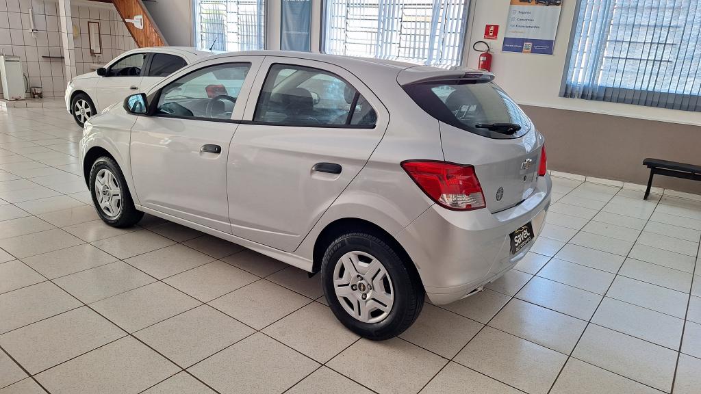 CHEVROLET Onix Hatch - Foto