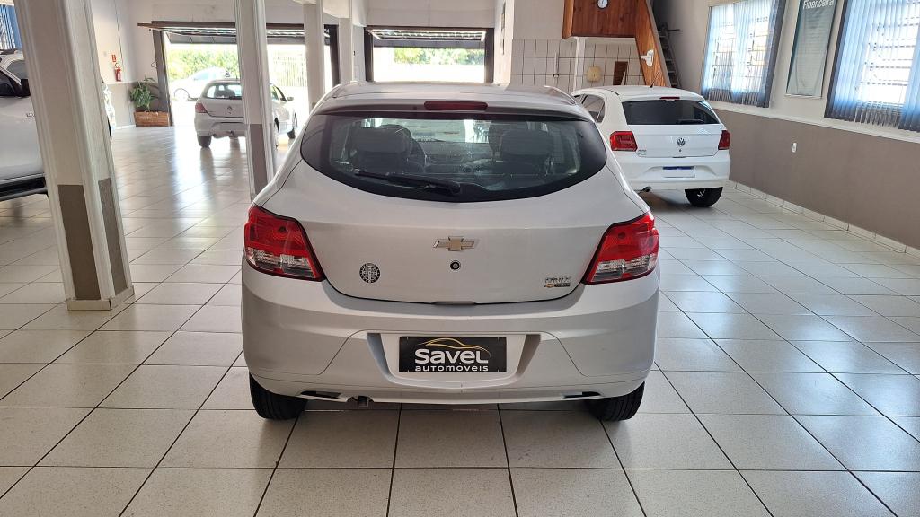 CHEVROLET Onix Hatch - Foto