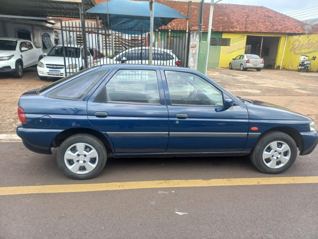 FORD Escort Sedan - Foto