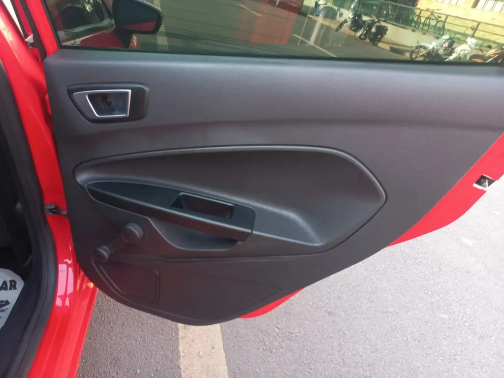 FORD Fiesta Hatch - Foto