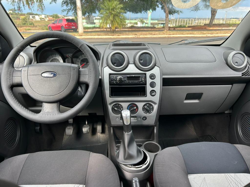 FORD Fiesta Hatch - Foto