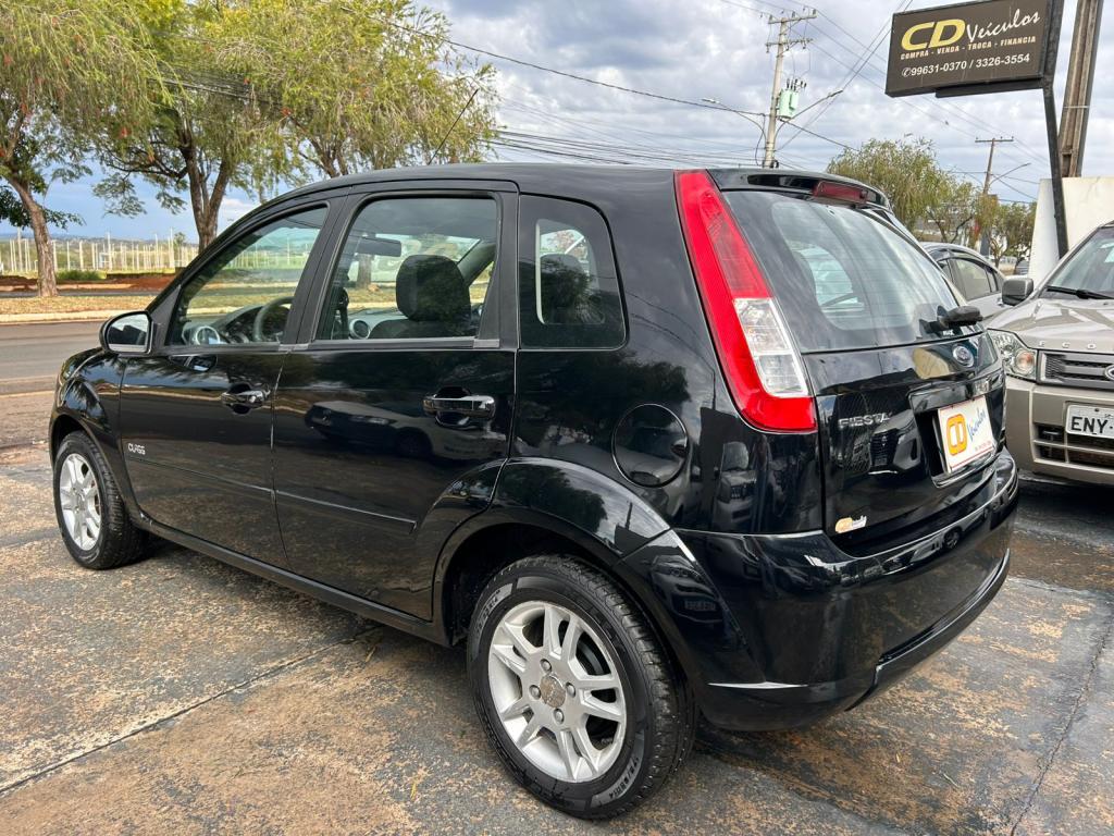 FORD Fiesta Hatch - Foto