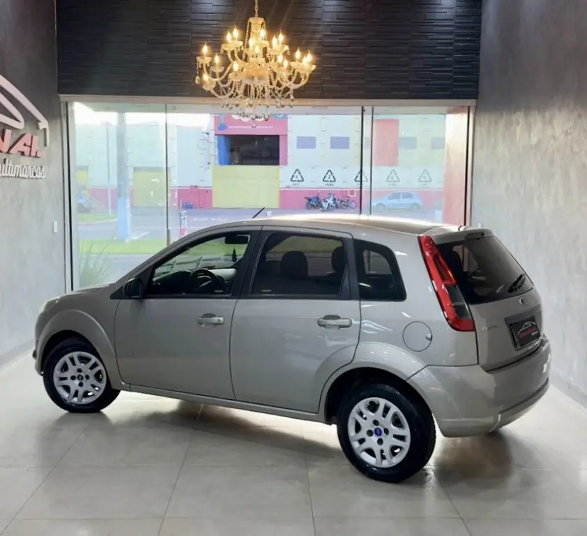 FORD Fiesta Hatch - Foto
