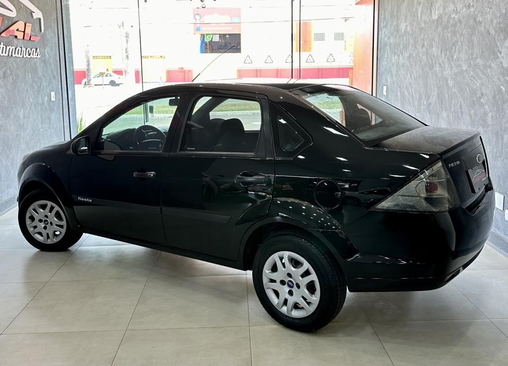 FORD Fiesta Sedan - Foto