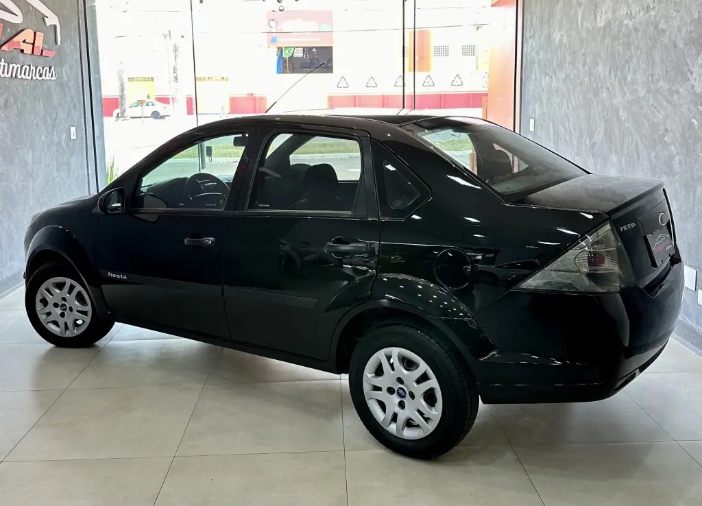 FORD Fiesta Sedan - Foto