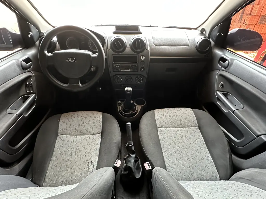 FORD Fiesta Sedan - Foto