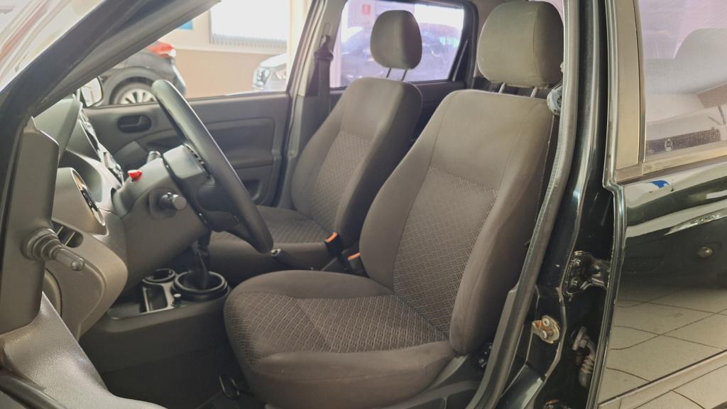 FORD Fiesta Sedan - Foto