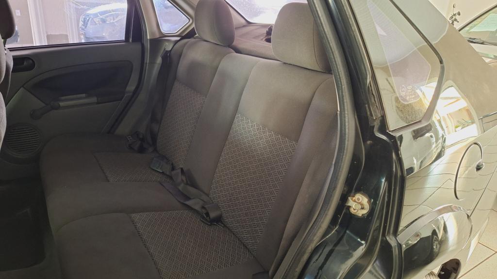 FORD Fiesta Sedan - Foto