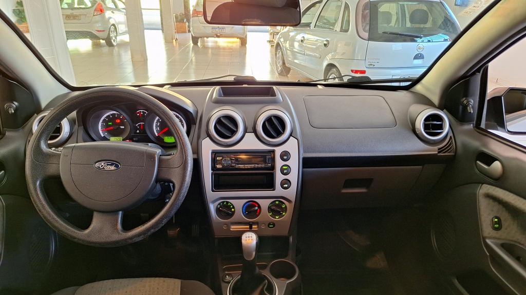 FORD Fiesta Sedan - Foto