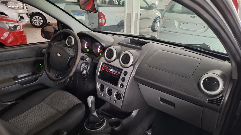 FORD Fiesta Sedan - Foto