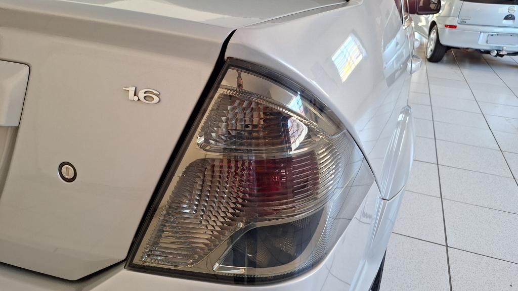 FORD Fiesta Sedan - Foto